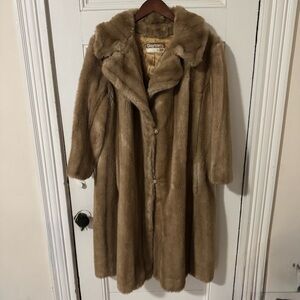 Dayton’s ALEUTIAN Dubrowsky and Joseph Vintage Fur Coat